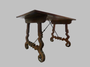 Bufete de Cedro con Patas de Lira – Siglo XVII