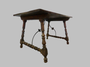 Bufete de Nogal con Patas Torneadas – Siglo XVII