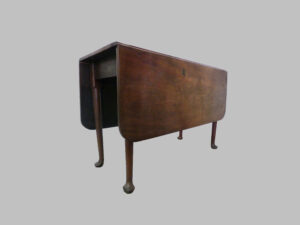 Mesa de Alas de Caoba – Estilo Reina Ana, Siglo XVIII