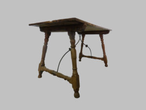 Bufete de Nogal Fiadores Curvados – Siglo XVII