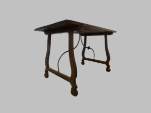 Bufete de Nogal con Pata de Lira – Siglo XVIII