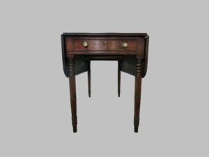 Mesa de Alas con Cajón y Pies Torneados – Estilo Victoriano, Siglo XIX