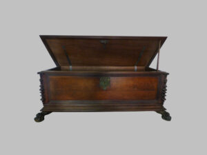 Arcón Mallorquín de Nogal – Siglo XVII