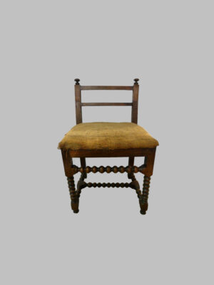 Sillita Luis XIII de Nogal – Siglo XVIII