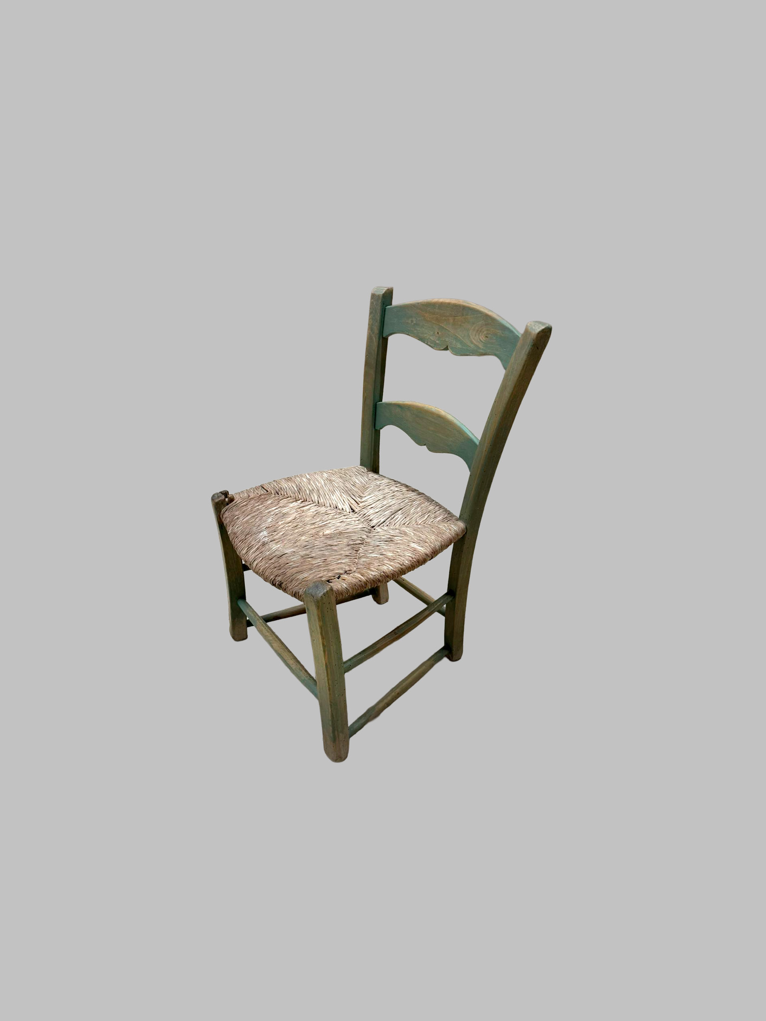 Silla Baja Verde con Respaldo Curvado y Asiento de Bova - Image 3