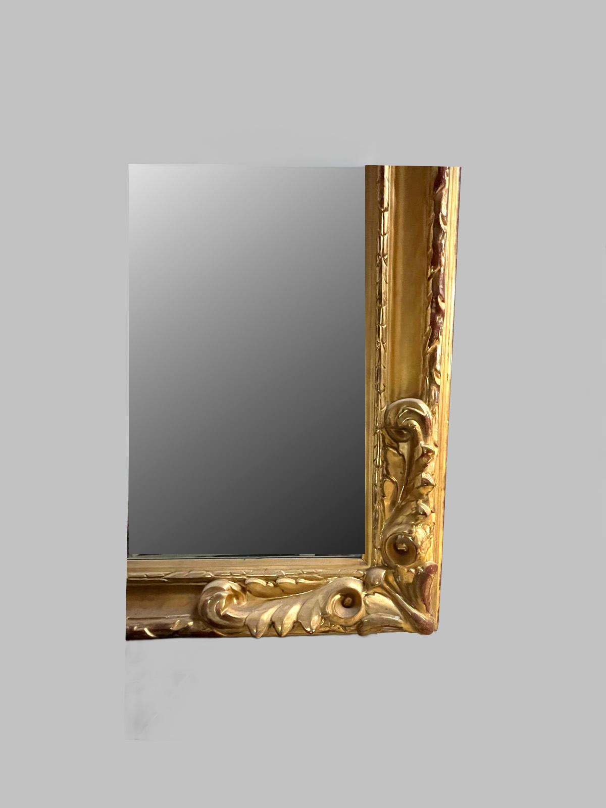 Espejo con Marco de Talla Dorada en Oro Fino – Siglo XVIII - Image 3