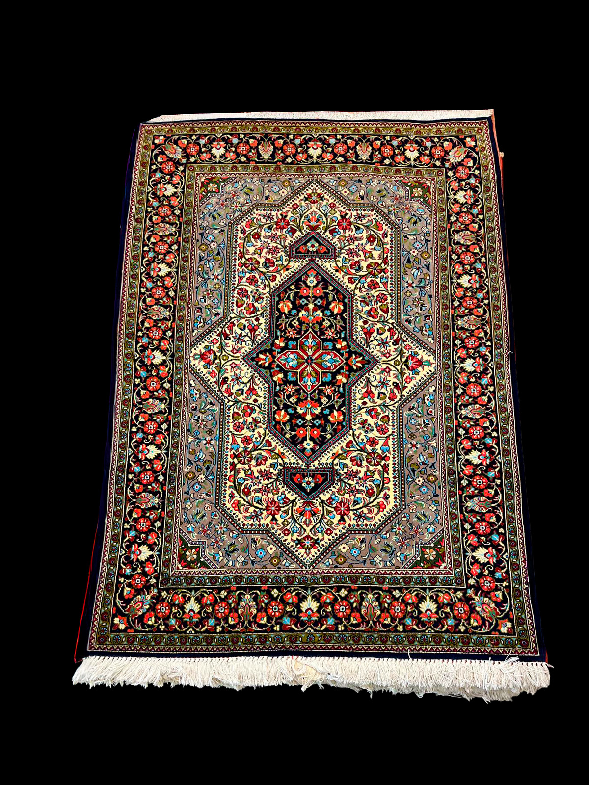 Alfombra Ghom Kork – Elegancia Suprema de la Tradición Persa