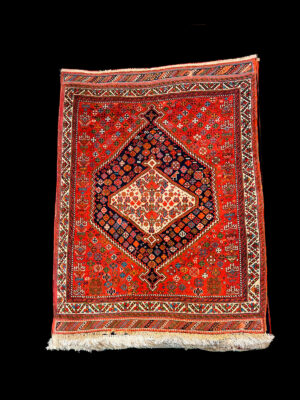 Alfombra Senneh – Refinamiento y Precisión del Kurdistán Persa